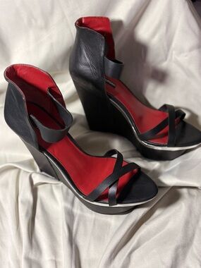 Charles Jourdan Black Wedge Sandals with Red Insole